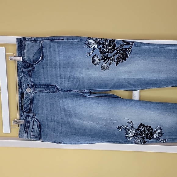 Floral Embroidered Blue Jeans Ankle Mid Rise - Picture 6 of 6